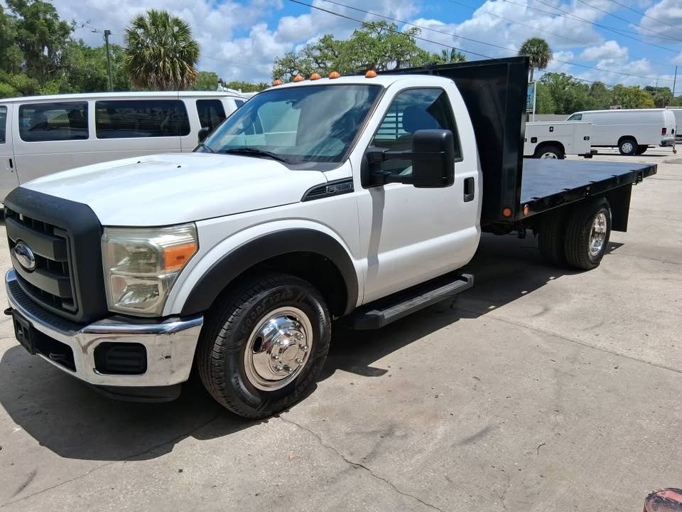 2013 Ford F-350 Super Duty Chassis Cab XL