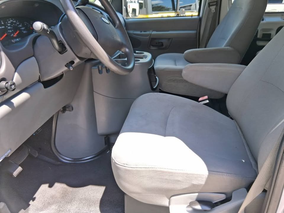 2007 Ford Econoline Wagon XLT - Photo 7
