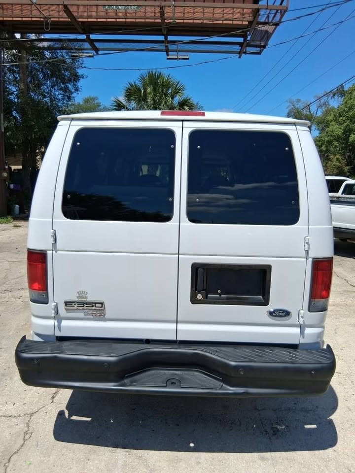2007 Ford Econoline Wagon XLT - Photo 6