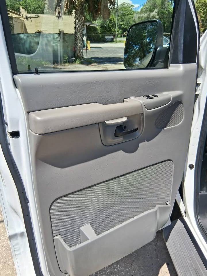 2007 Ford Econoline Wagon XLT - Photo 9