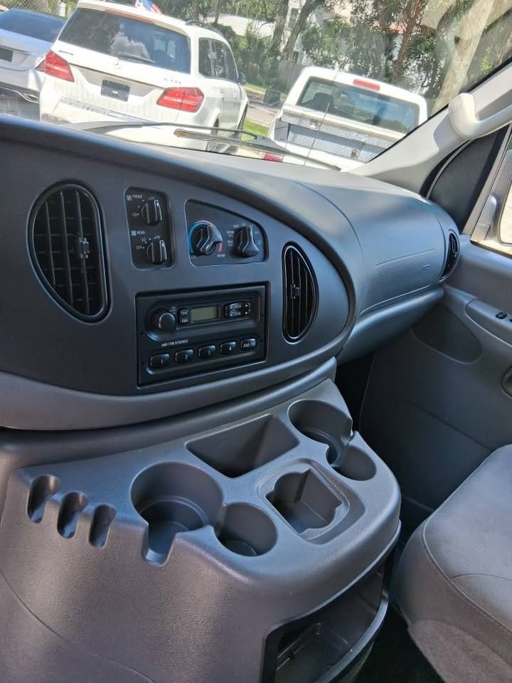 2007 Ford Econoline Wagon XLT - Photo 8